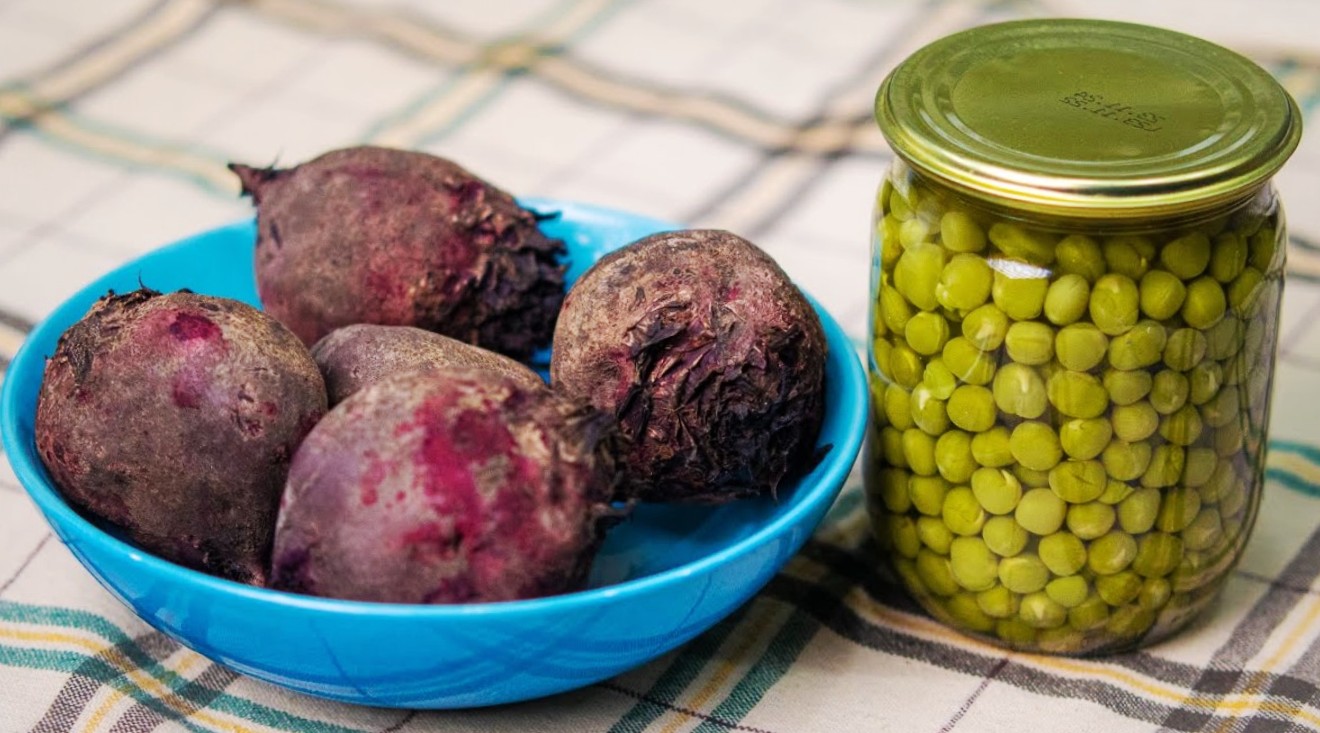 Učila me je babica iz vasi. Ta solata bo nadomestila vinaigrette in sled pod krznenim plaščem: najbolj zdrav recept